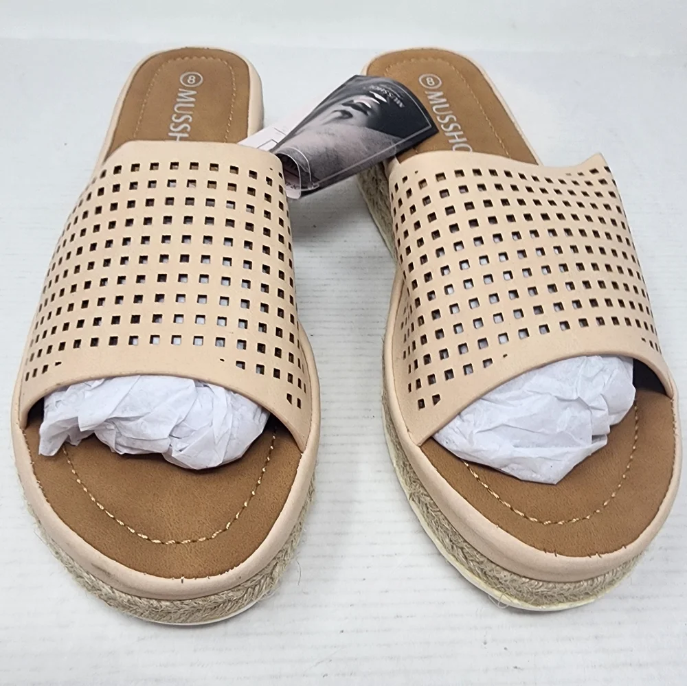 Musshoe nude perforated